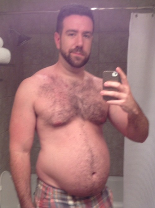 bigdudesarehot:  Tummy Tuesday, Wide Wednesday, Thick Thursday, take your pick