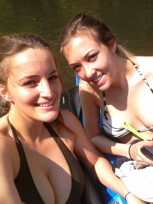 bustyneighborhoodgirl:    Busty Neighborhood Girls  