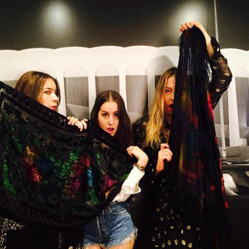 buckinghamnicksinfo: haimtheband When @stevienicksofficial GIVES YOU YOUR OWN MAGICAL SCARF TO 