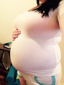 bejaelerlovesfood:  My belly looks happy