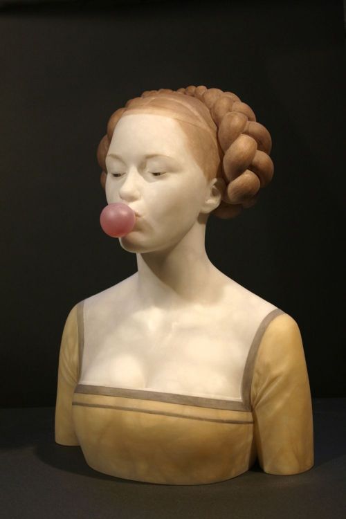 florence-golightly: gabeyells: carnetimaginaire: Gerard Mas makes sculptures of Renaissance women wi