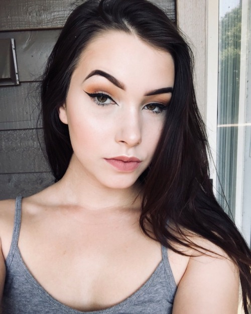 lovelylittleharlot: I’ve been getting a lot of messages saying I look like Sasha Grey, I don&r