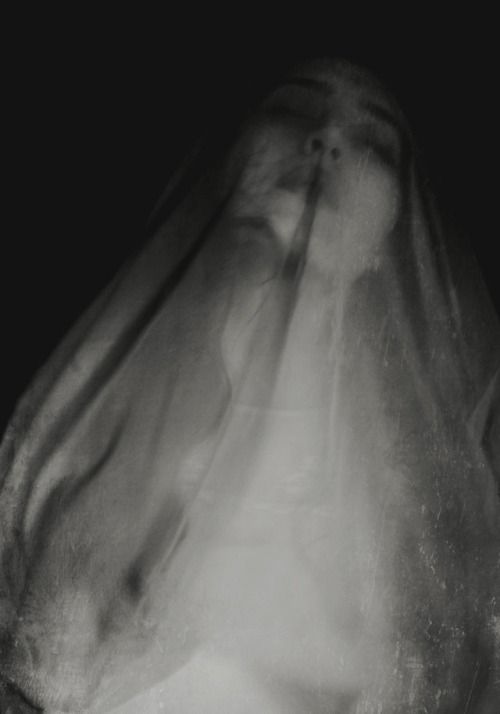 crystalleelucas:  Self portrait / October 2017