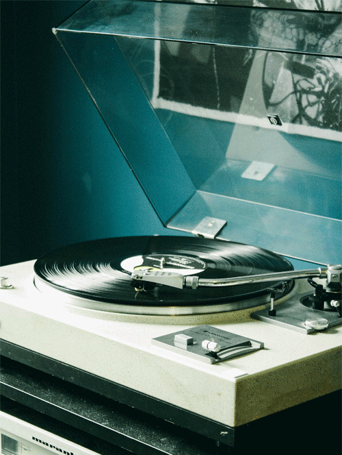 the-cosmic-ink:  MSTRKRFT - The Looks played on my turntable. 