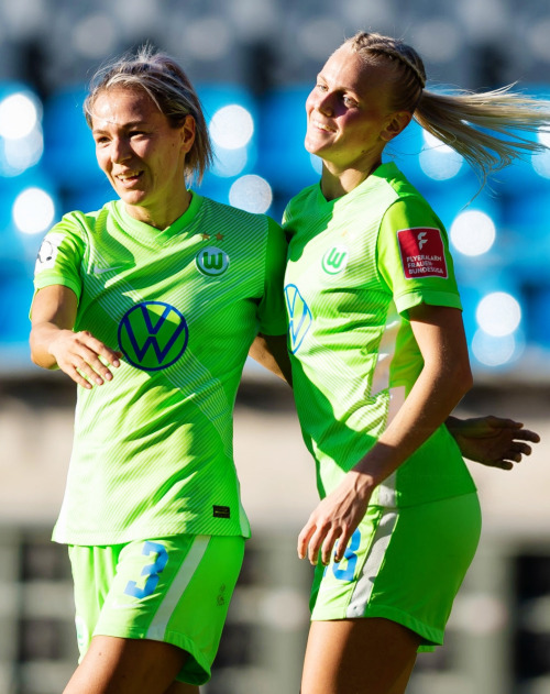 Zsanett Jakabfi of VfL Wolfsburg celebrates with Karina Sævik after scoring a goal during the DFB Cu