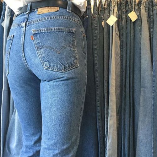 Just Pinned to Jeans - Mostly Levis: Team Zoe’s favorite vintage stores in LA https://www.pint
