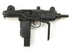 phuckindope:  Mac 10   but that’s an