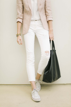 Justthedesign:  Samantha Hutchinson Is Wearing A T-Shirt From Everlane, Distressed