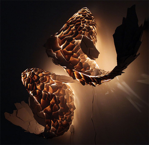 actegratuit:  Fish Lamps by Frank Gehry Iconic Canadian-American architect and artist Frank Gehry created a gorgeous sculptural series of fish lamps using jagged scales of ColorCore formica mounted on wireframes. via