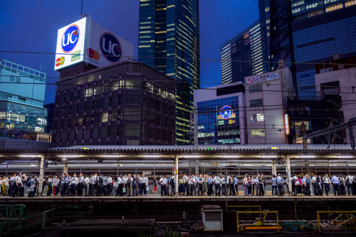 tokyostreetphoto:Platform, Shinbashi 新橋