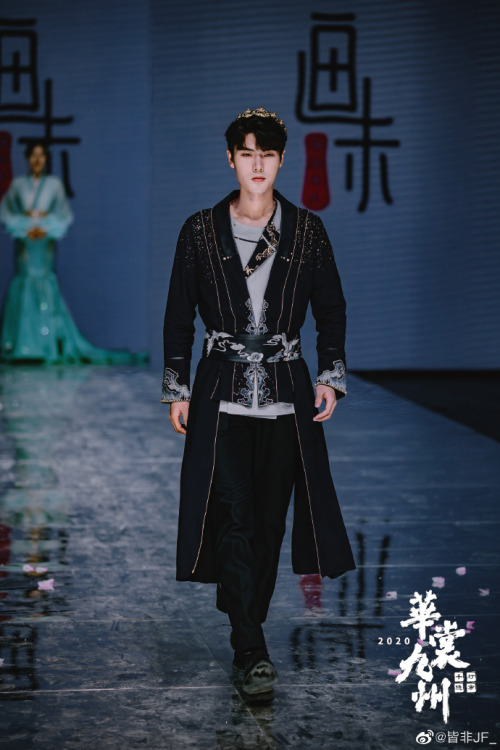 fouryearsofshades:hanfu-inspired designs by 锦瑟画未汉式生活馆