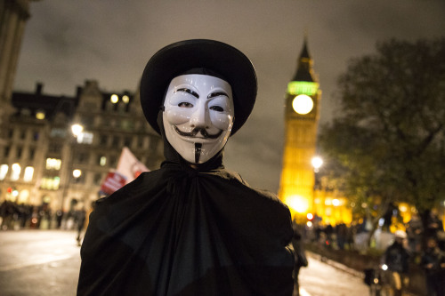 christiaantriebert:    Thousands of people in Central London, many of them dressed in Guy Fawkes masks, are taking part in the Million Mask March. They met a huge police force.