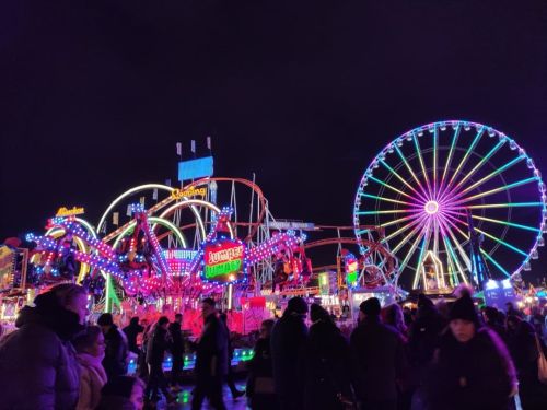 Winter Wonderland ❄️ #winterwonderland #christmaslights #rides #looptyloop #london (at Winter Wonder