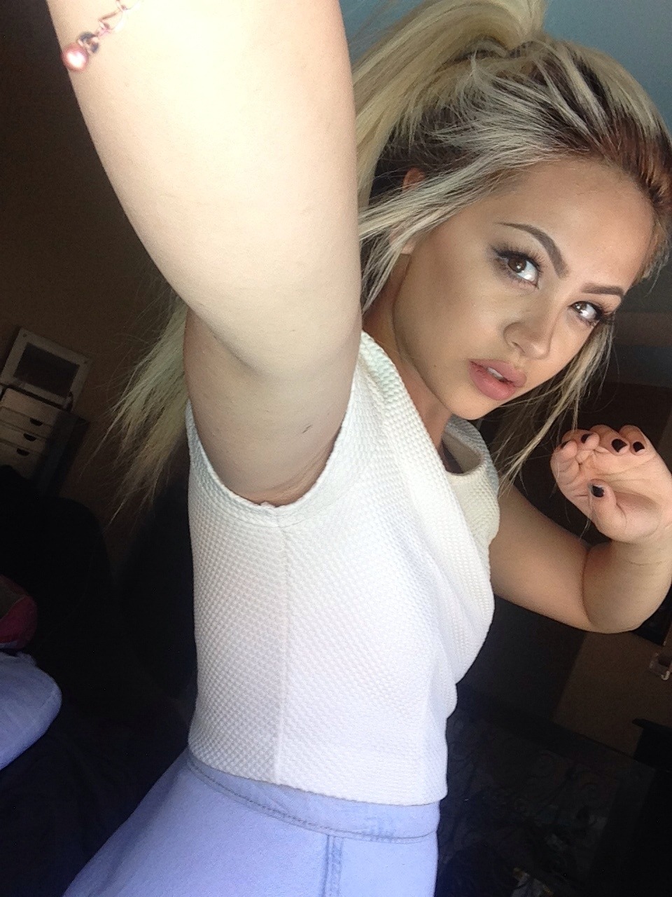 mellodyxx:  jaylenejoybeligan:  But senpaaaiiii  ¥¥