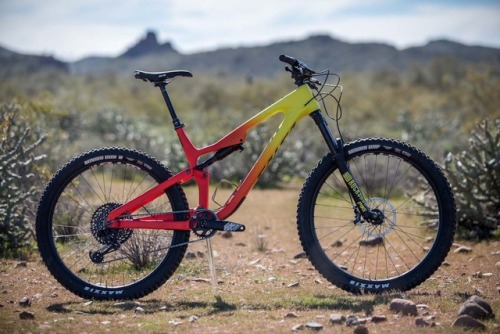 aces5050:(via First Ride Review: Salsa Cycles’ 2019 Rustler slays up or down - Bikerumor)