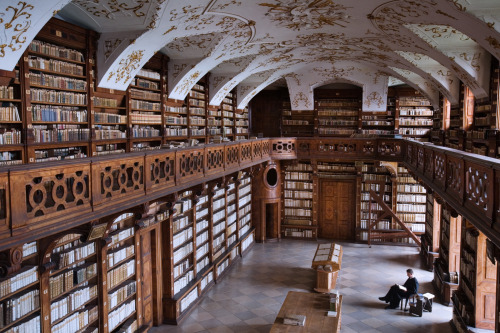Bibliothek im Stift Göttweig (Österreich)Jorge Royan - Wikimedia Commons - CC-By-SA