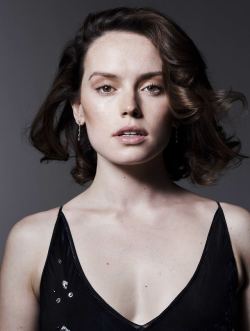 badbitchesglobal:  daisy ridley