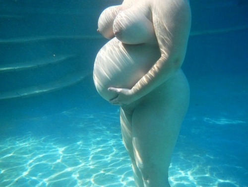 thekillrbeez:  pregnancyandlactationlover:  belllaprand:  Busty pregnant babe floating underwater  Soooo beautiful ❤❤❤   Damn. So big and swollen 🤤😍🥵