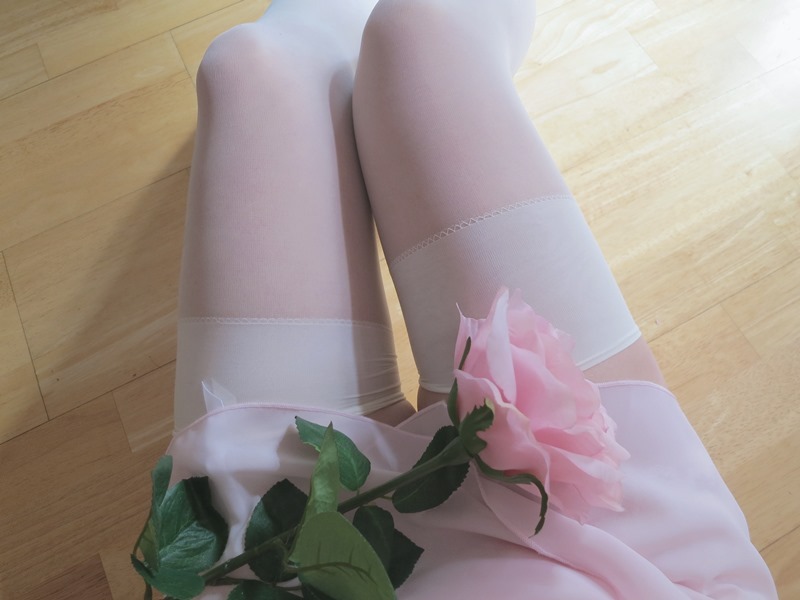 cutely-perverted:  with pink rose