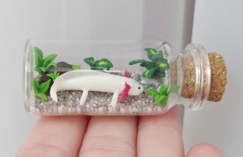 sosuperawesome:  MiniaturesVee Crafts Store on Etsy 