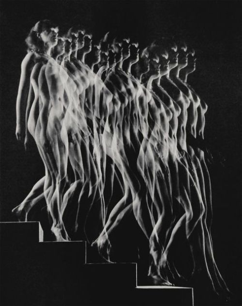xaum-collectionneur:Gjon Mili | Nude Descending Staircase (Variant) (1942)