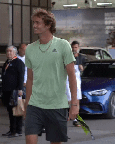 Sascha In Madrid, Looking So Fine 😻