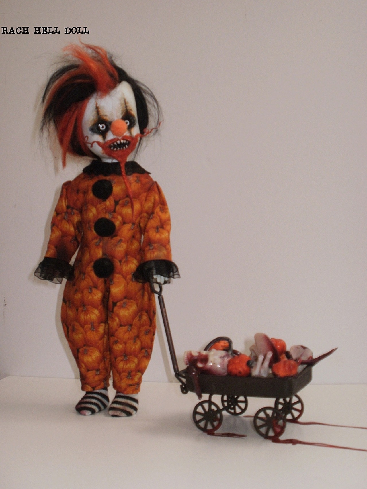 kitziklown:  rachhellsdollhaus:  creepy clown customs on living dead doll bases.