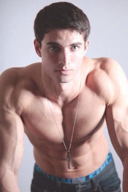 elispiritweaver:  Hot Dudes: http://elispiritweaver.tumblr.com