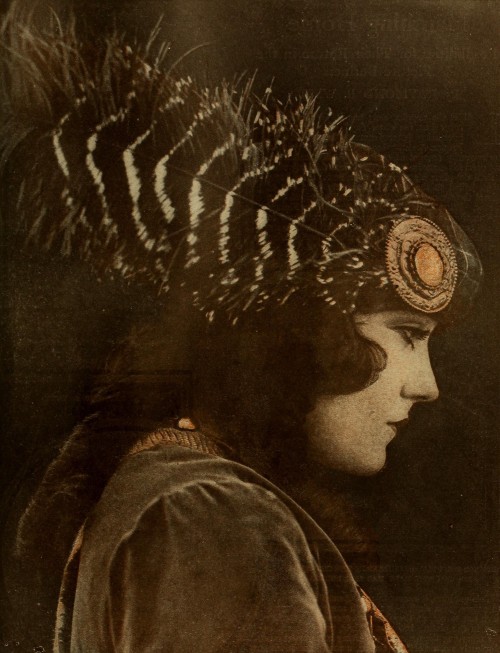 theshadowstage:  Gloria Swanson in Motion Picture Magazine, October 1918. Internet Archive. 