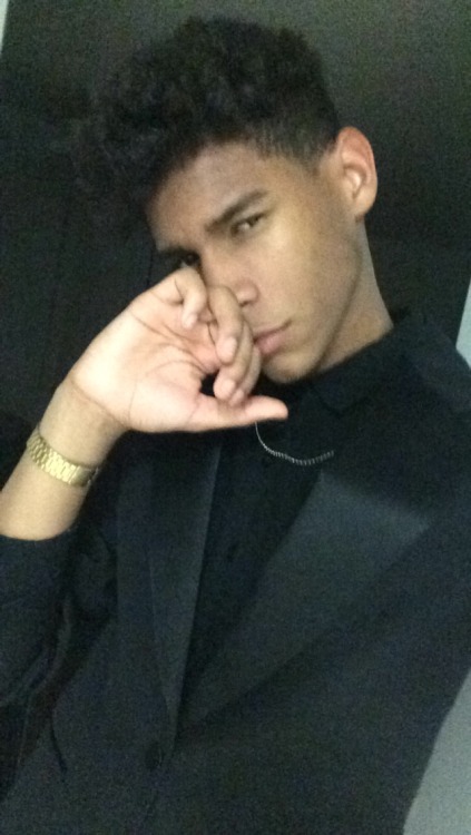 dunkinthesenuts:Is it too late for #BlackOutDay???