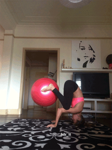 elkaland:  Ab workout with the exercise ball this morning :) 