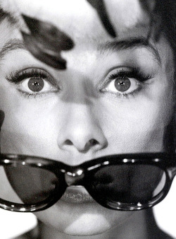  Audrey Hepburn i en reklam fotografi för