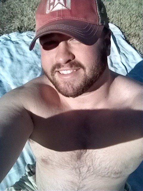 cublet83: tulsabartender: Warm enough to do some shirtless yard work!  I wanna go to Tulsa like, now