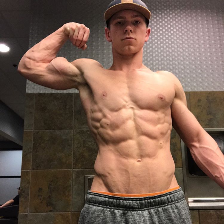 backwoodsromeo2:  usmcmuscle:  broodingmuscle:  You think you’re cut, big bro?This