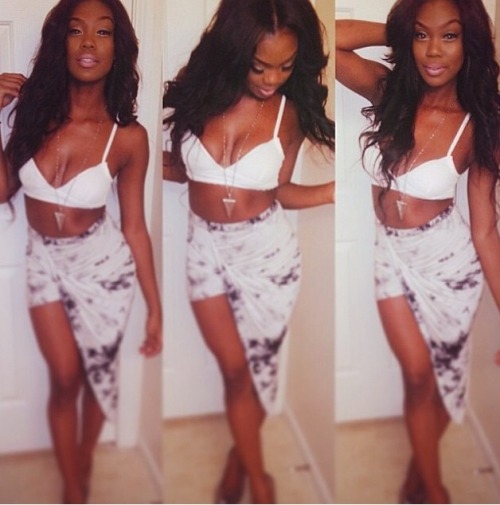 fuckyeahdarkgirls:  http://weakin.tumblr.com/ IG: http://instagram.com/darkskinfemales 