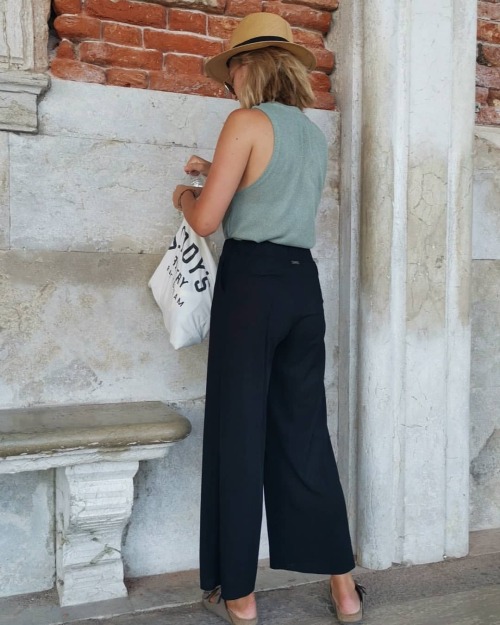 Black Culottes from RNB LOVER SS21 Collection  #ninaluba #rnblover #cullotepants #black #culotte #pa