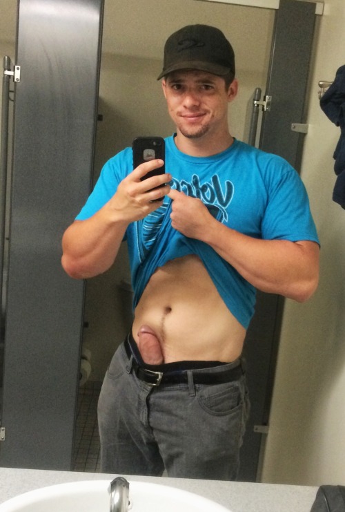 straightdudesexting: Hung straight hunk 