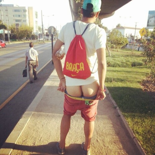 Flash in public Friday Follow &amp; Reblog: freeballplayla.tumblr.com/ Share stories