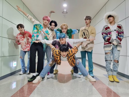 jonghosdata: [] TODAY ATEEZWe came to protect ATINY Everyone hide behind ATEEZ!