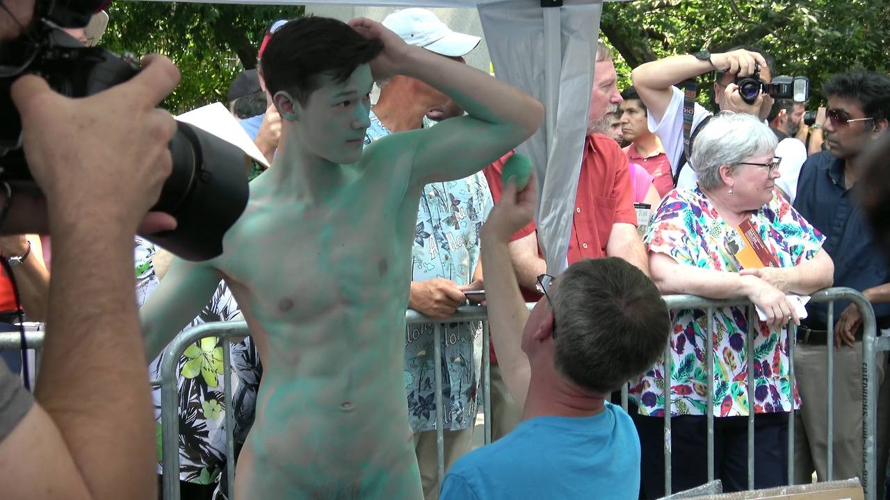 tristan1069:  agffkskeh:한국인인지 모르겠네. . Cute Korean body painting