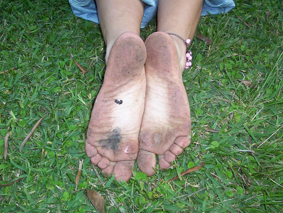 jennsummers50:  ilovedirtyfemalefeet:Nice dirty soles The cute Mari from my site