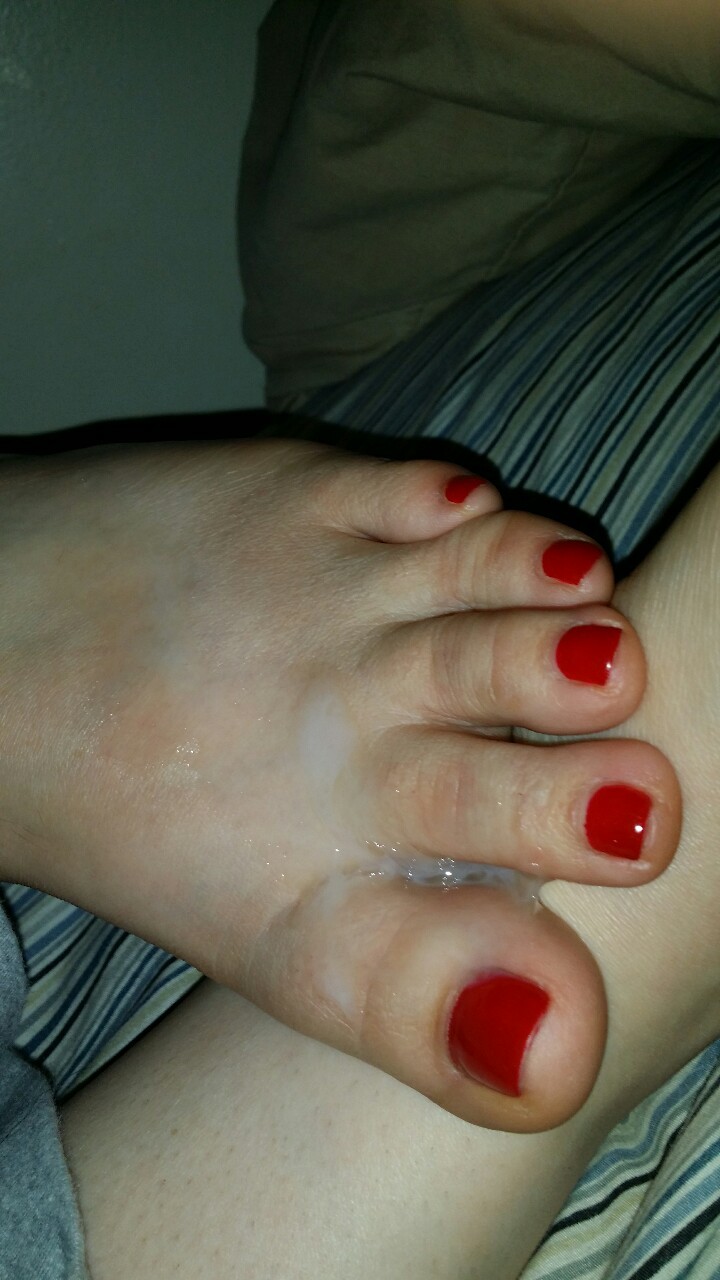 mom23boyz2015:  Morning cum toes