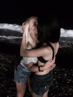 vansandgirls:  love is love