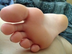 Girlfeetlove101:  Girlyfeet101:  Wefeet:  Soooo Delicious!  Cute Girly Feet Series