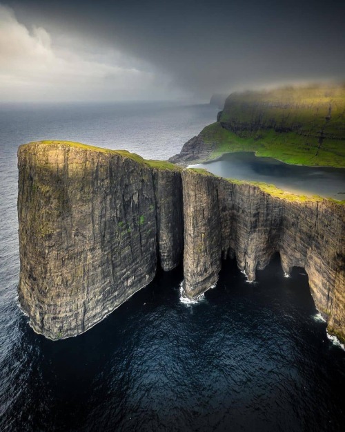 Photo by @aventouro Amazing Faroe Islands. #place #nature #planet #travel #tlpicks #worldshotz #supe