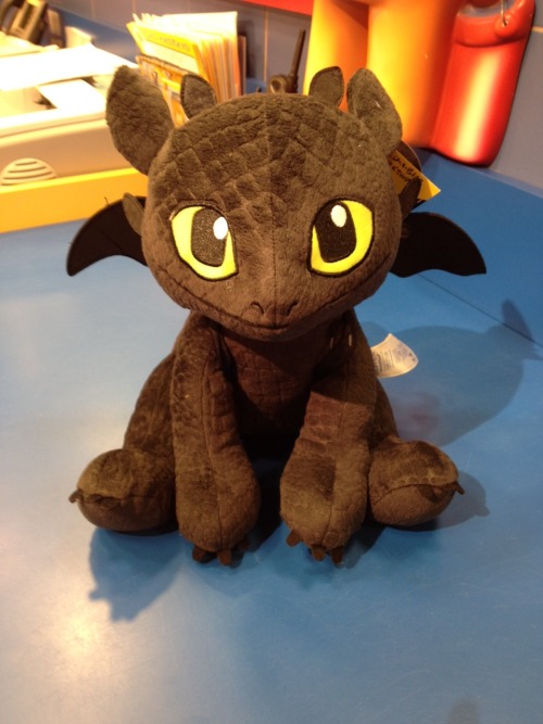 the-nightingales-song:Toothless coming to build-a-bear on May 23!!!