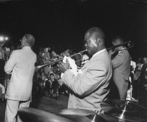 blowmyblues:  There is two kinds of music, the good, and the bad. I play the good kind.  