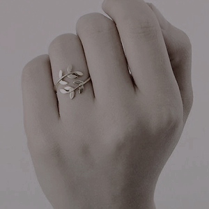 aredhels: modern tolkien ♥︎ nienor niniel Run, run, run and hideSomewhere no one else can fin