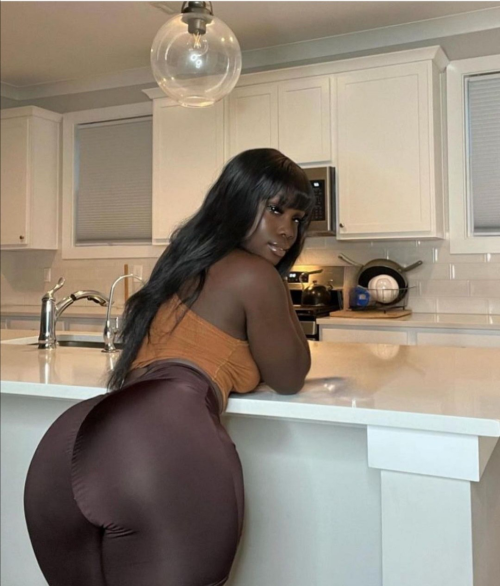 allaboutthatchocolate:BlackBerry Gorgeous Women 