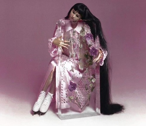 Driflloon:    Frozen: Estelle Chen For Vogue China Feb. 2022    